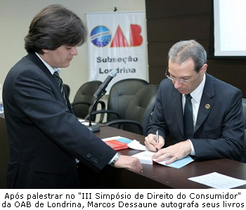 Ap�s palestrar no III Simp�sio de Direito do Consumidor da OAB de Londrina, Marcos Dessaune autografa seus livros